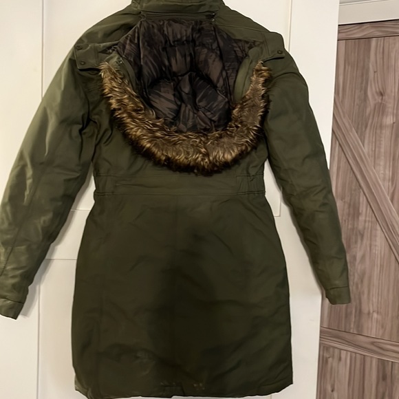 North Face parka, faux fur lined hood. Size XS, olive green.